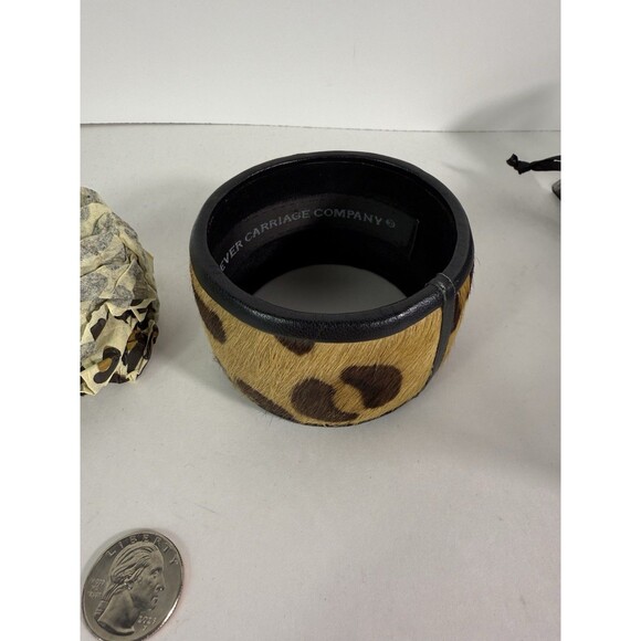 Clever Carriage Wristband Cow Hide Leather Bangle Slip On - Picture 2 of 11